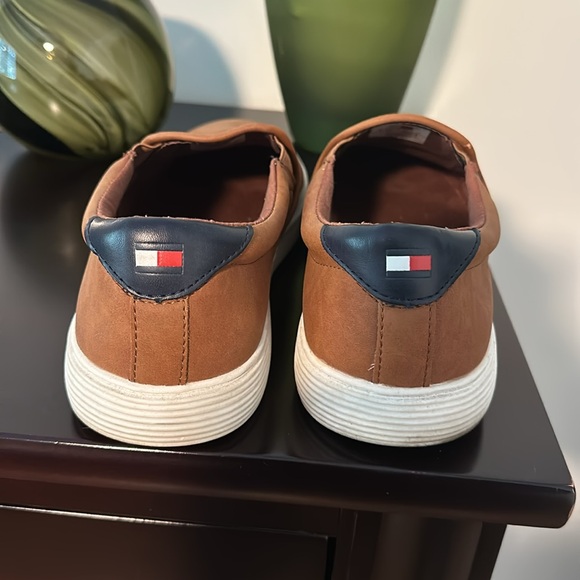 Tommy Hilfiger shoes - Picture 2 of 3